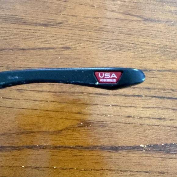 MOVING SALE!
OAKLEY POLARIZED GIBSTON SUNGLASSES - Picture 4 of 7